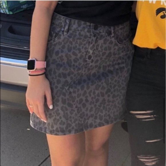 Level 99 Darcy Wild Animal Print Skirt - Picture 1 of 11